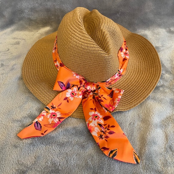 Steve Madden Matching Hat/Cover Up Set - Picture 5 of 7